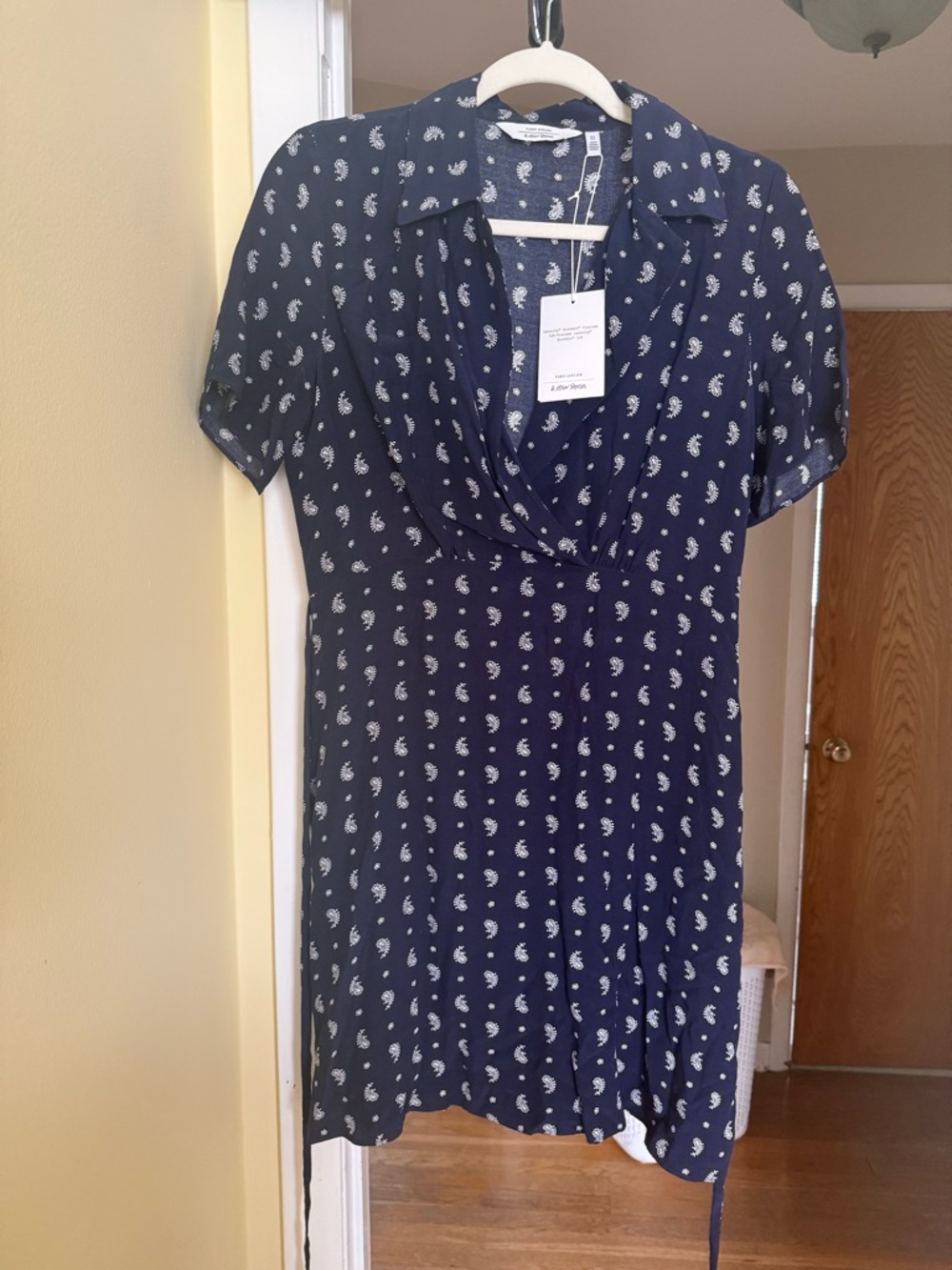 NWT: & other stories dress size 6, Blue Paisley look like Short-Sleeve dress